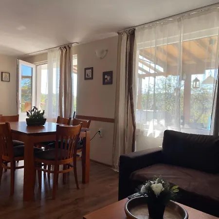 бялата къща / White House بيت للعطل *